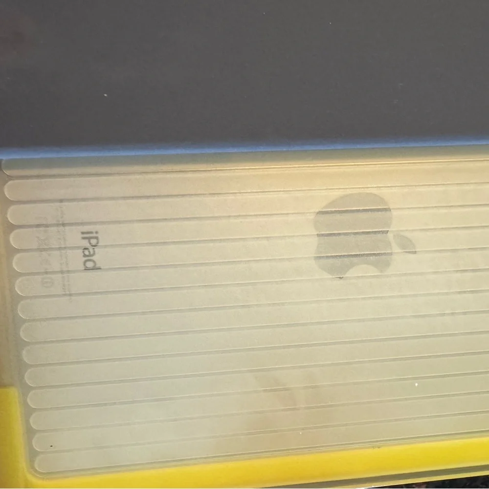 White IPad Air 256GB Cellular capabilities works great
